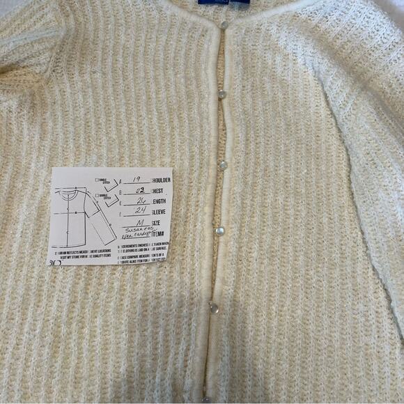 Tunic length button down cardigan.  Pearl buttons. front pockets szM Susan Ess - Picture 9 of 10
